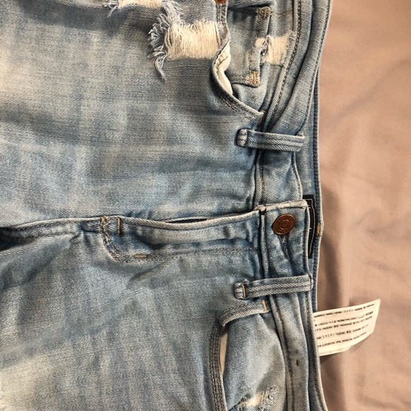 Light wash ripped jeans - Picture 4 of 7